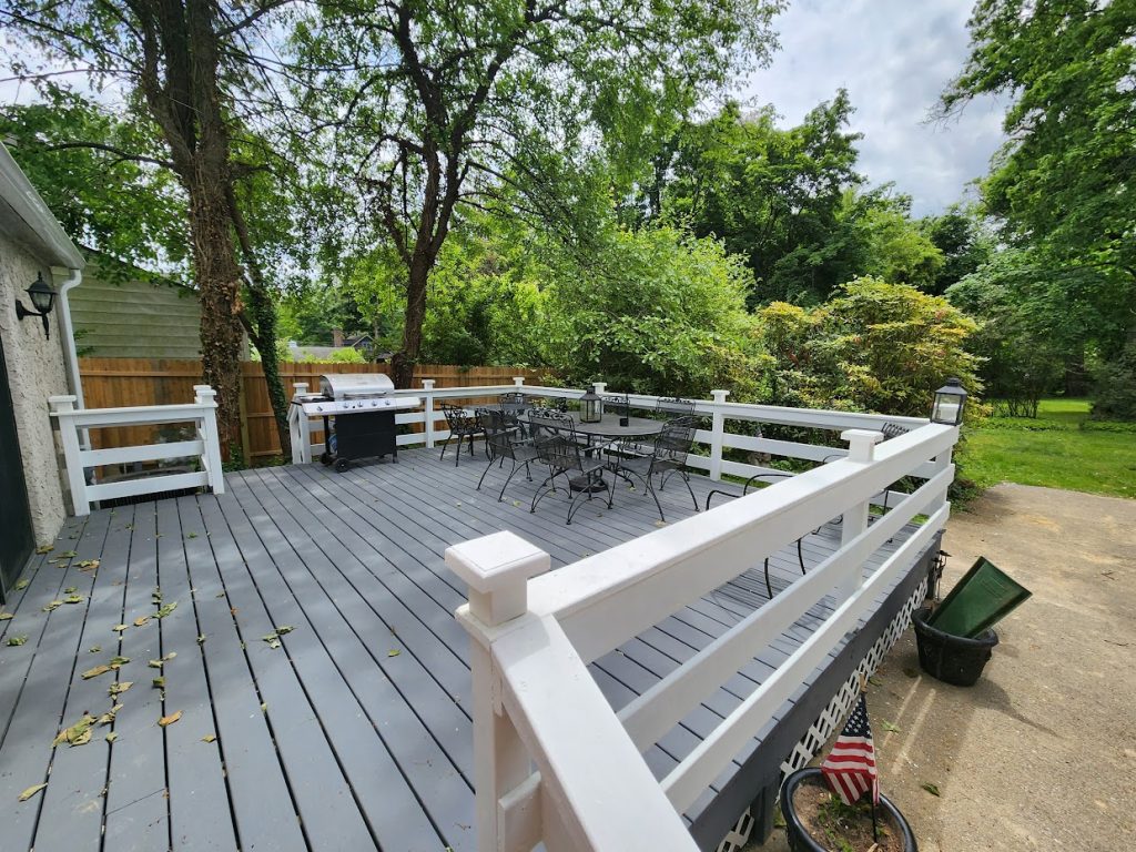 Deck with white railings built by Handi Boyz